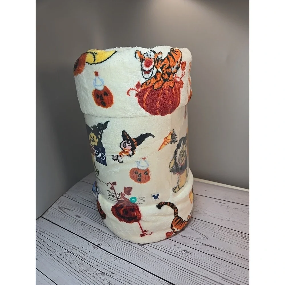 Winnie‎ the Pooh Eeyore Tigger 5' x 6' Halloween The Big One Plush Throw Blanket